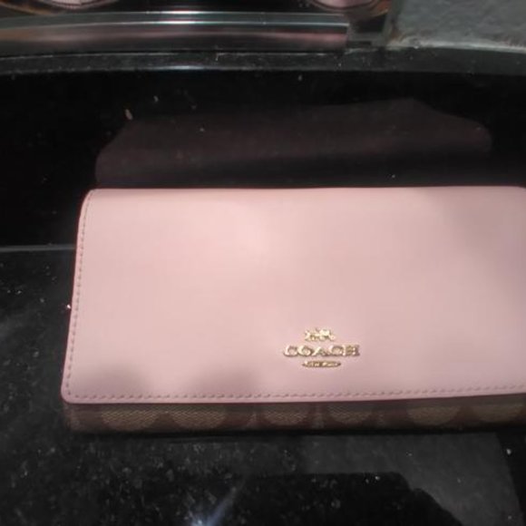 Pink coach tote and matching wallet set - Picture 4 of 6